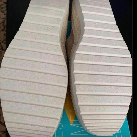 New in box size 39 Handmade in Spain Suede Leather shoe size 8.5/9 womens - Picture 2 of 8